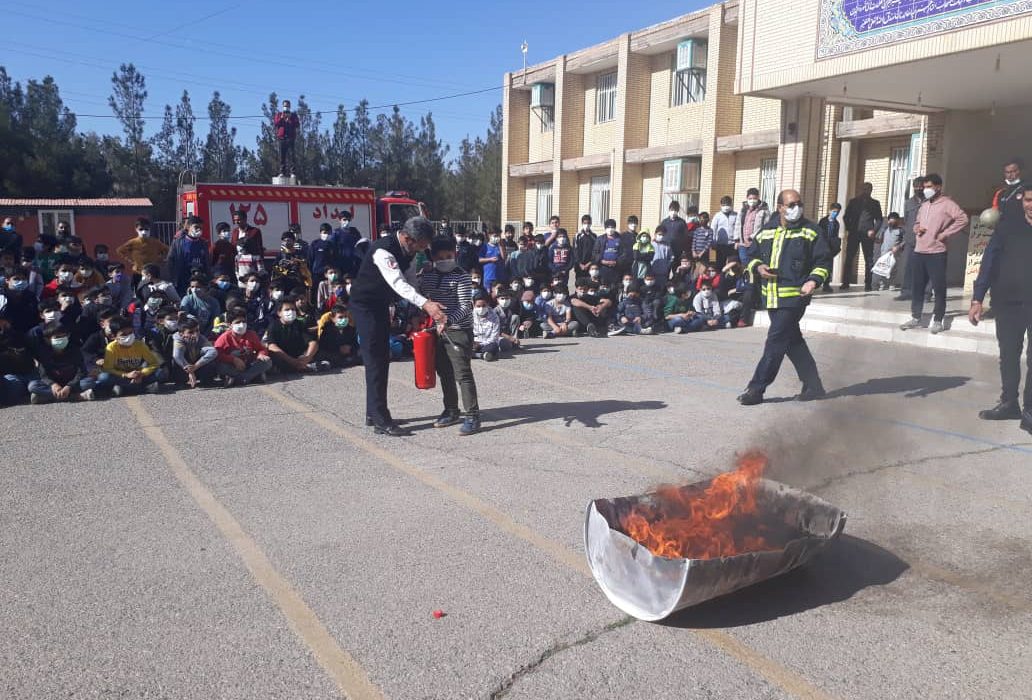 آموزش اصول ایمنی و آتش نشانی به بیش از یک هزار شهروند رفسنجانی