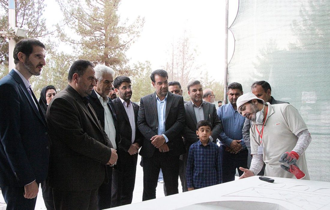 افتتاح نخستین سمپوزیوم مجسمه سازی با نواختن چکش بر تن سنگهای مرمریت